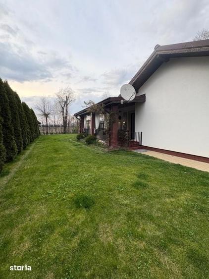 Casă cu 4 camere cu Teren 900 Mp în Groși