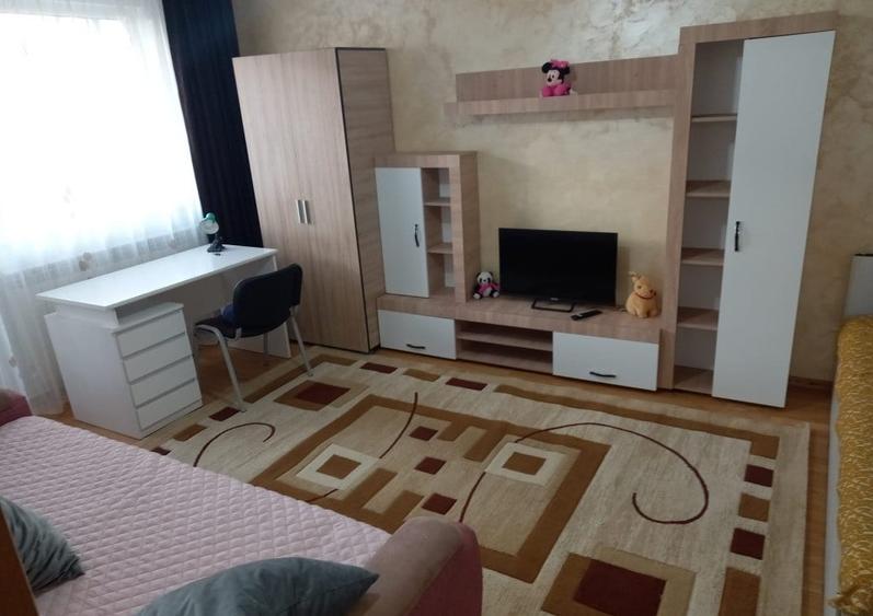Apartament cu 2 camere decomandat, mobilat în Casa de Cultură
