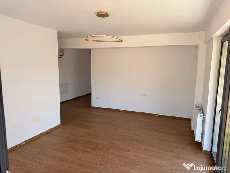 Apartament cu 3 camere decomandat în Bucium