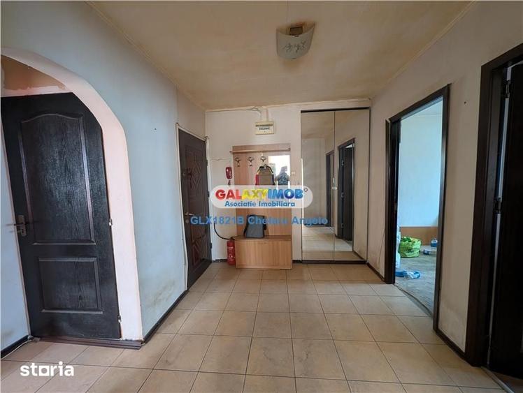 Apartament cu 4 camere în Berceni
