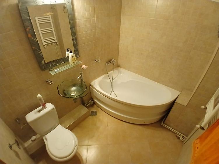 Apartament cu 4 camere decomandat, mobilat în Gară