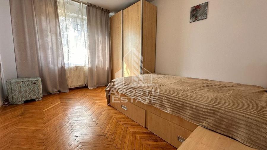 Apartament cu 3 camere semidecomandat, mobilat în Complex Studențesc