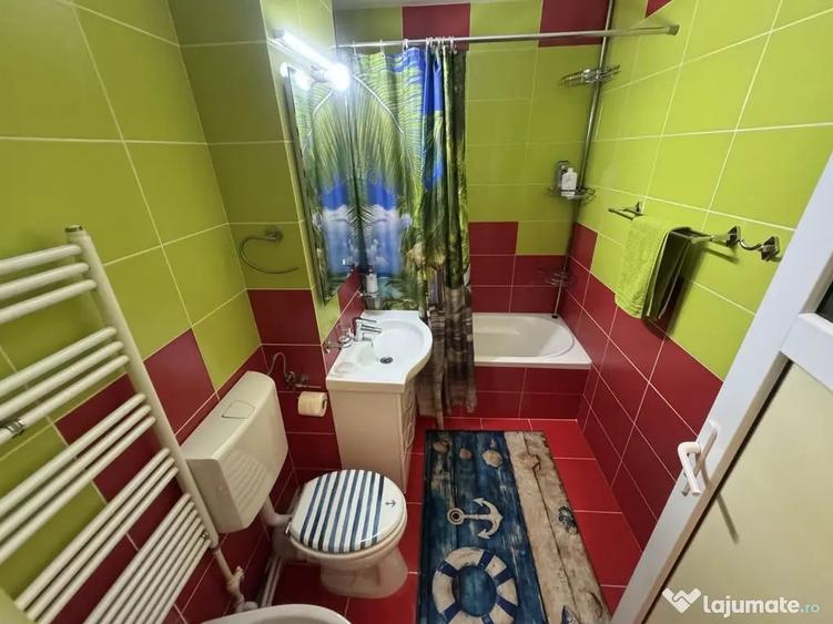 Apartament cu 4 camere decomandat în CET