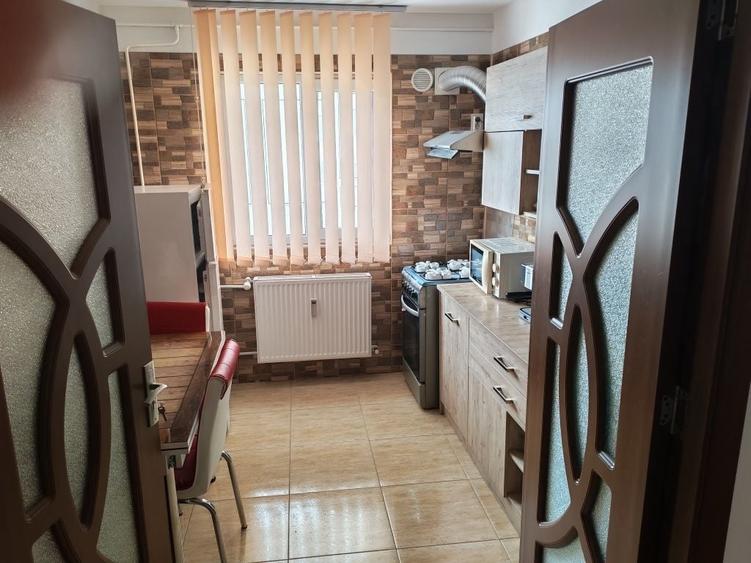Particular inchiriez apartament 3 camere, zona Dristor -Mihai Bravul - 2