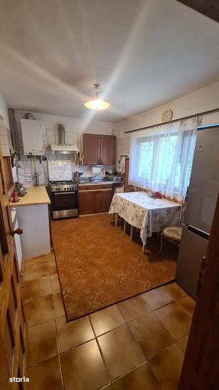 Casă cu 4 camere în Central