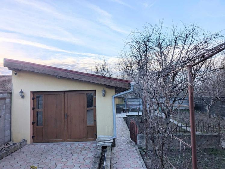 Casă cu 3 camere cu Teren 500 Mp în Girocului