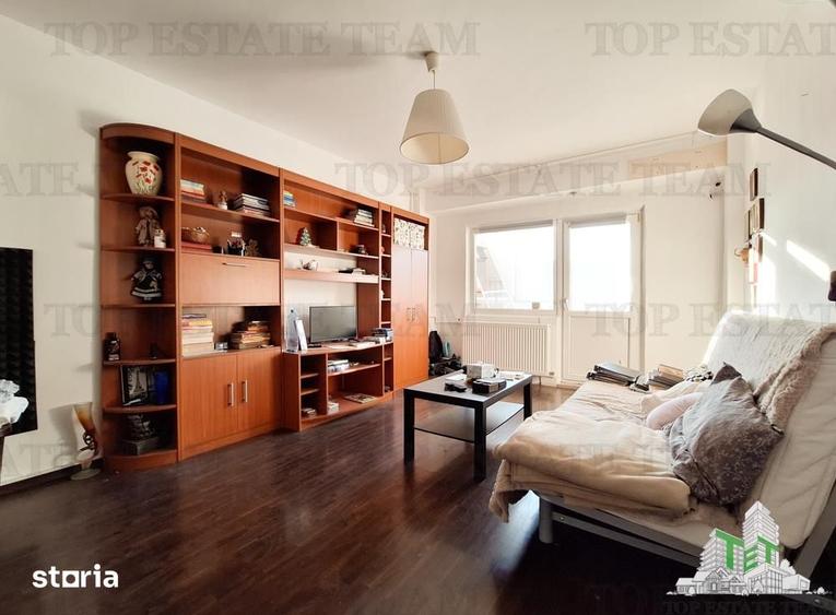 Apartament cu 4 camere decomandat în Tei