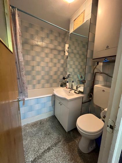 Apartament cu 3 camere decomandat în Tineretului