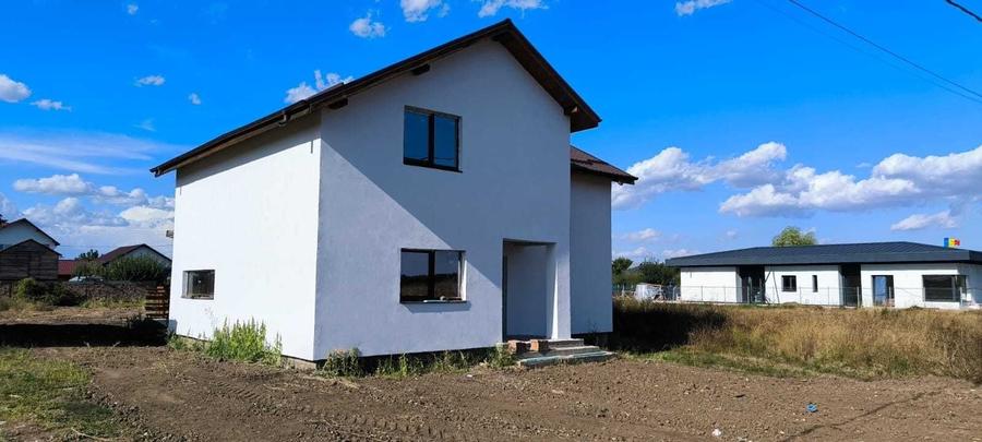 Casă cu 4 camere în Moara Vlăsiei