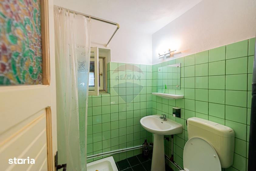 Casă cu 6 camere cu Teren 439 Mp în Măneciu