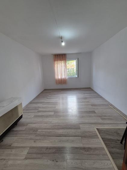 Garsonieră semidecomandată în Central