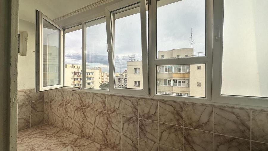 Apartament cu 3 camere semidecomandat în Obor