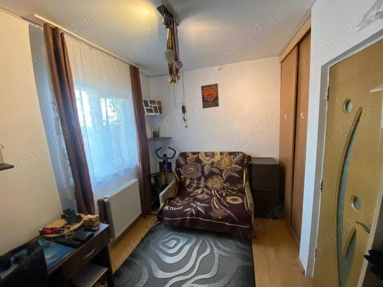 Apartament cu 3 camere decomandat în Gușterița