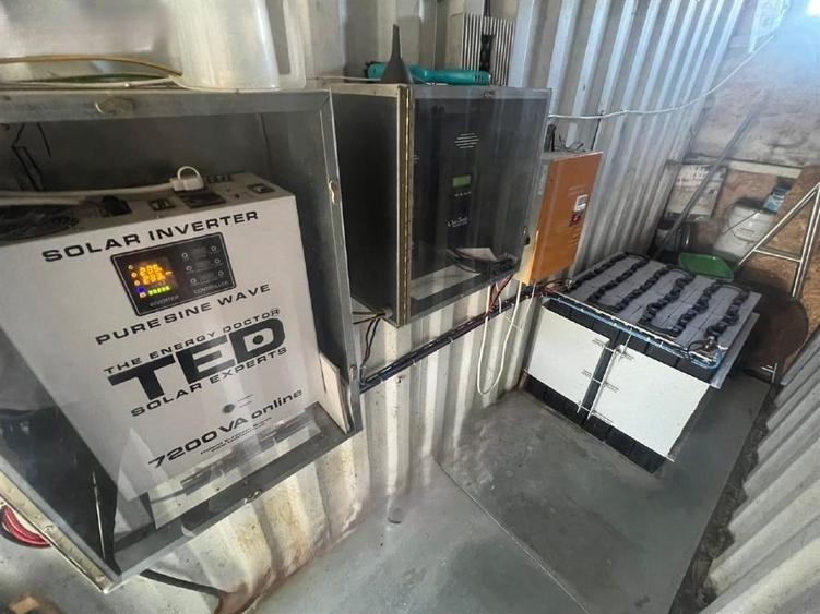 Casă individuală cu 5 camere cu Teren 10000 Mp în Colina
