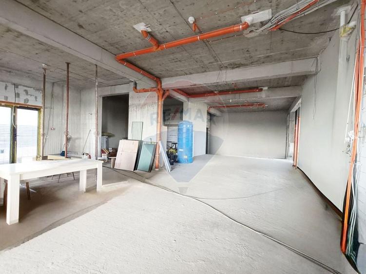 Spațiu comercial, de 299.60000610352 mp, în Metalurgiei