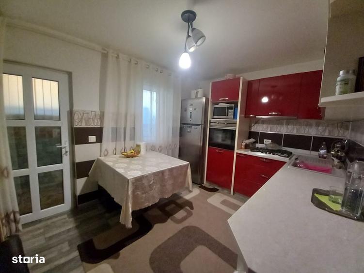 Casă cu 4 camere cu Teren 900 Mp în Central