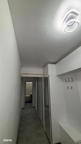 Apartament cu 3 camere decomandat în Calea București