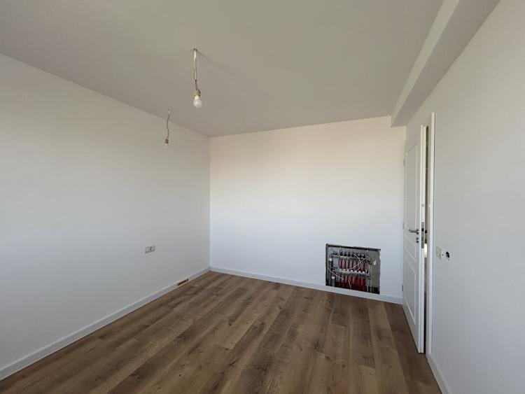 Duplex cu 4 camere cu Canalizare în Central