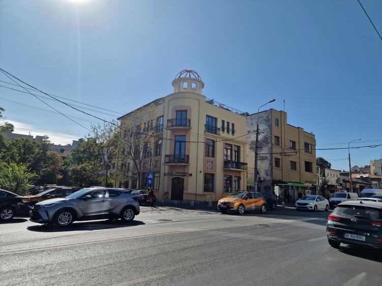 Apartament cu 4 camere decomandat în Cotroceni