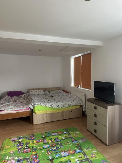 Casă cu 8 camere decomandat cu Teren 1000 Mp în Cornu