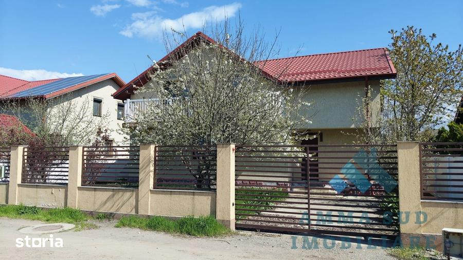Casă cu 3 camere cu Teren 270 Mp în Central