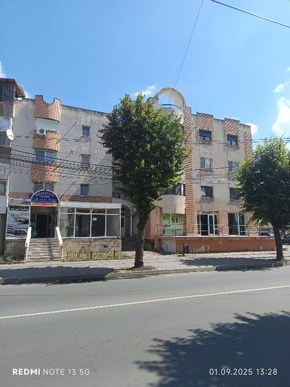 Apartament cu 3 camere decomandat, mobilat în Central