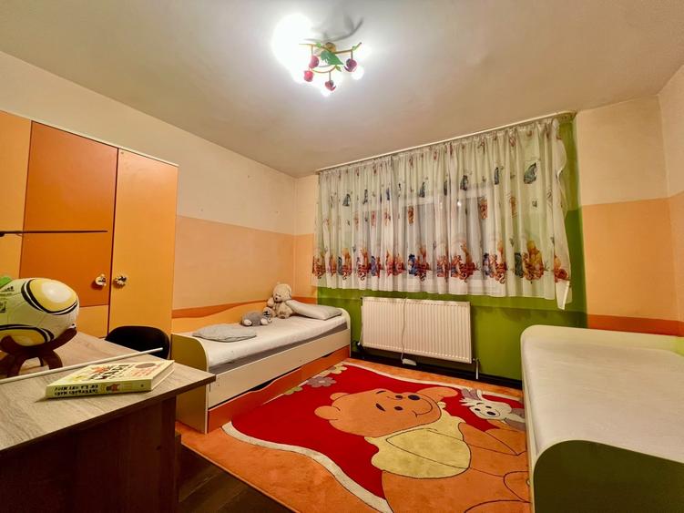 Apartament cu 3 camere decomandat, mobilat în Lunei