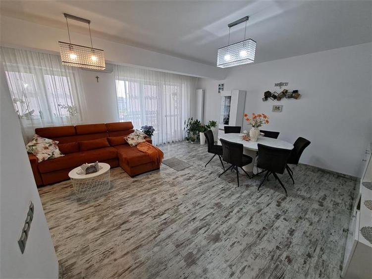 Apartament cu 3 camere semidecomandat, mobilat în Gheorgheni