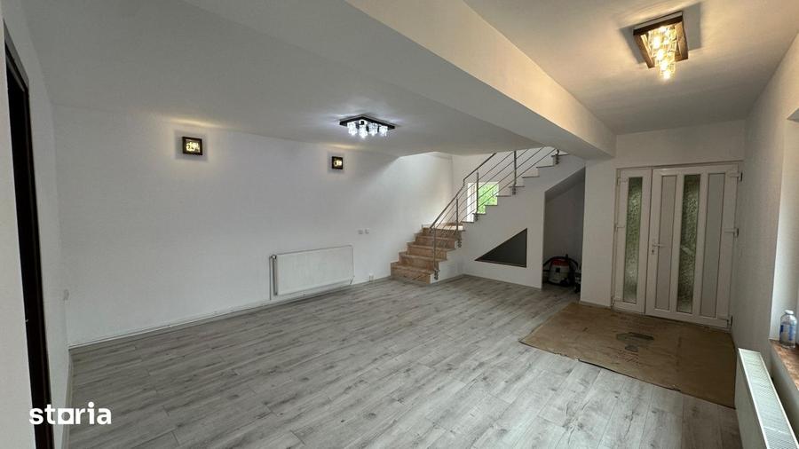 Casă cu 3 camere cu Teren 1397 Mp în Ștefănești