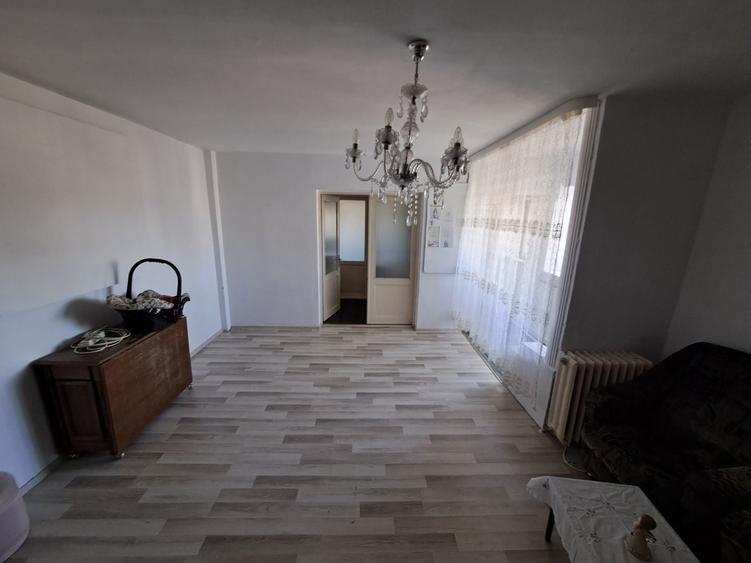 Apartament cu 2 camere semidecomandat în Exterior Vest