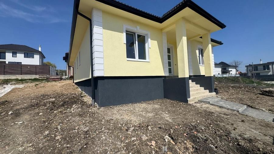 Casă individuală cu 4 camere cu Canalizare în Central