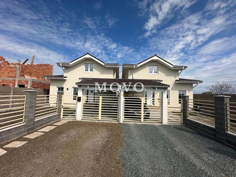Duplex cu 4 camere cu Teren 250 Mp în Sânandrei