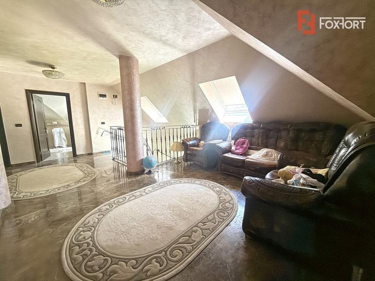 Casă individuală cu 7 camere cu Piscina în Dumbrăvița