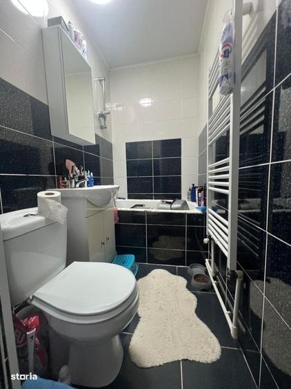 Apartament cu 3 camere semidecomandat în Micro 40