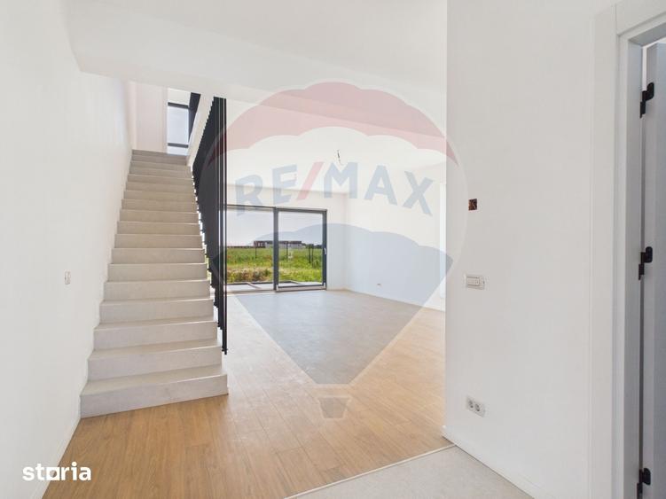 Casă cu 4 camere cu Teren 271 Mp în Moara Vlăsiei