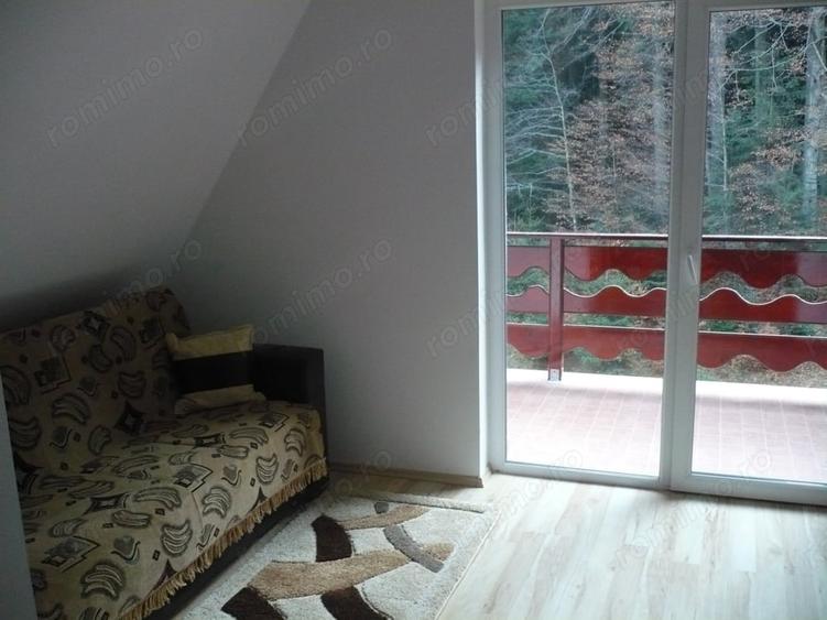 Casă cu 6 camere în Clăbucet