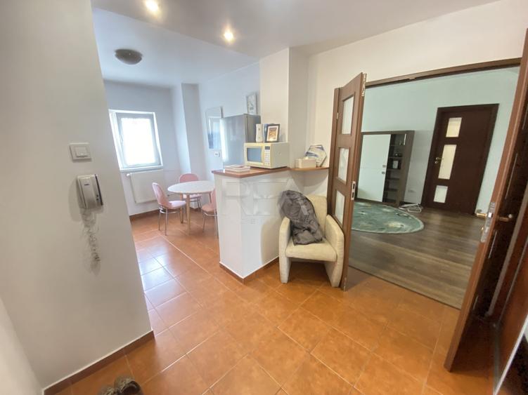 Apartament cu 2 camere semidecomandat, mobilat în 13 Septembrie
