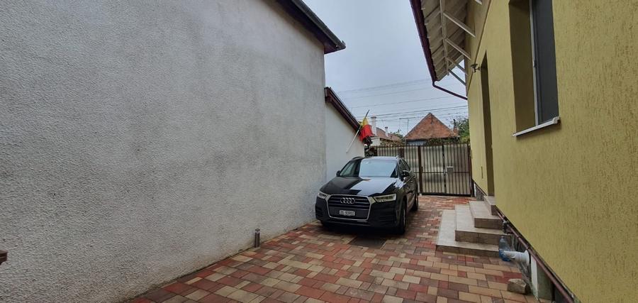 Birou, de 60 mp, în Piața Cluj