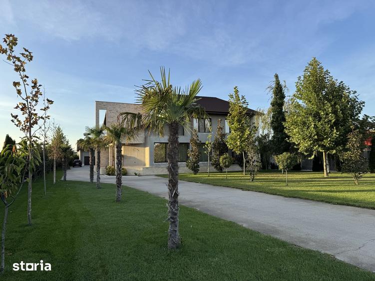 Casă cu Teren 3000 Mp în Central