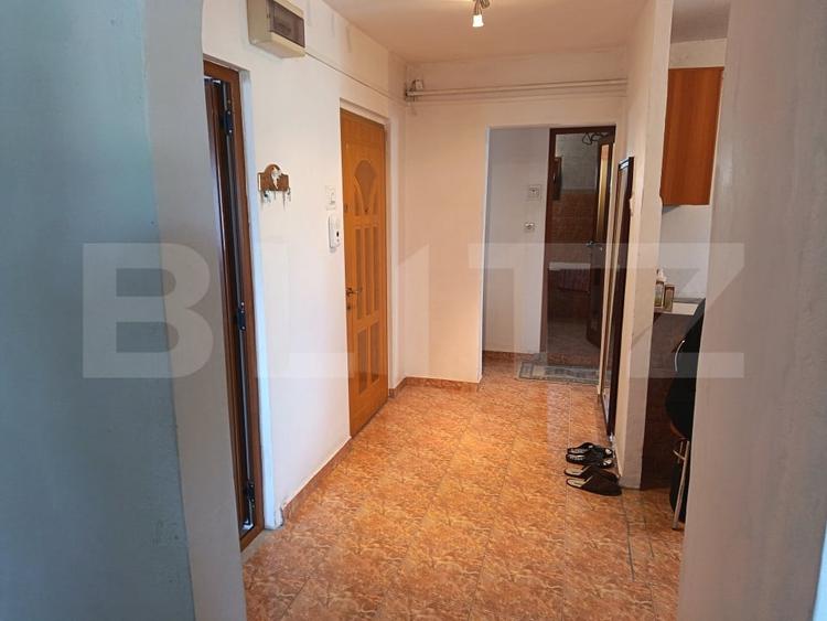 Apartament cu 3 camere decomandat, mobilat în Central