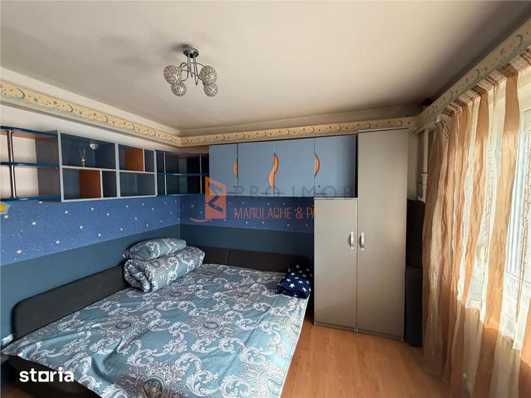 Apartament cu 3 camere decomandat, mobilat în Micro 3