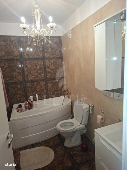 Apartament cu 3 camere decomandat în Europa
