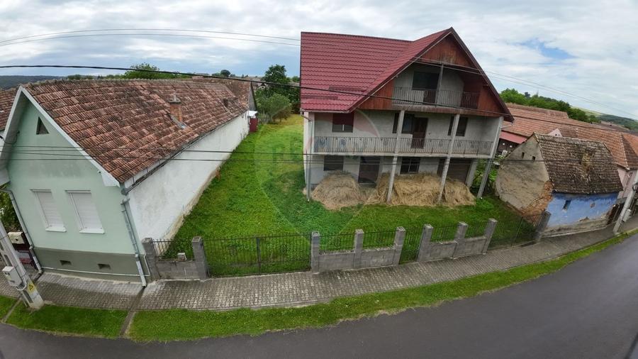 Casă individuală cu 6 camere cu Teren 1400 Mp în Blăjel