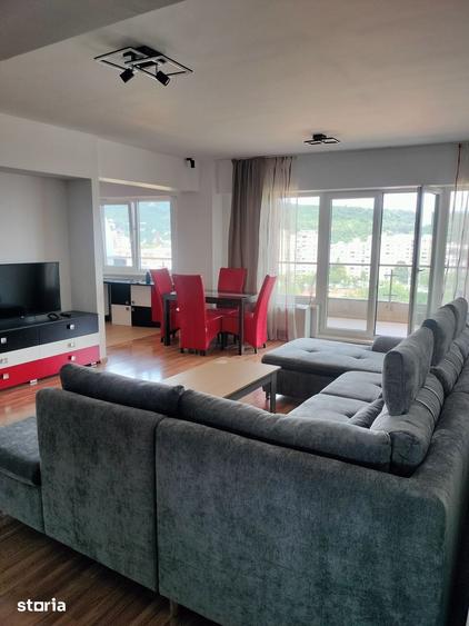 Apartament cu 3 camere în Plopilor