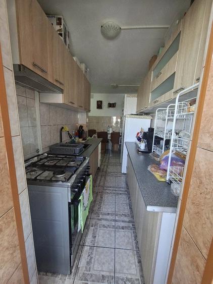 Apartament cu 3 camere decomandat în Bartolomeu