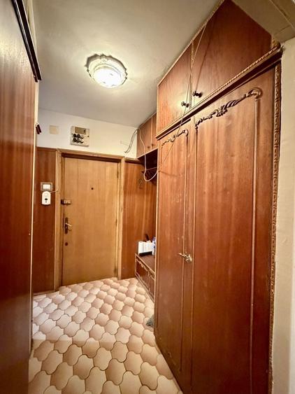 Apartament cu 3 camere semidecomandat în Aviației