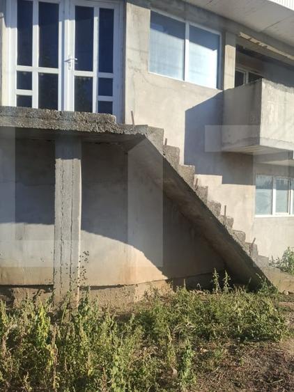 Casă individuală cu 8 camere cu Teren 1133 Mp în Curtișoara