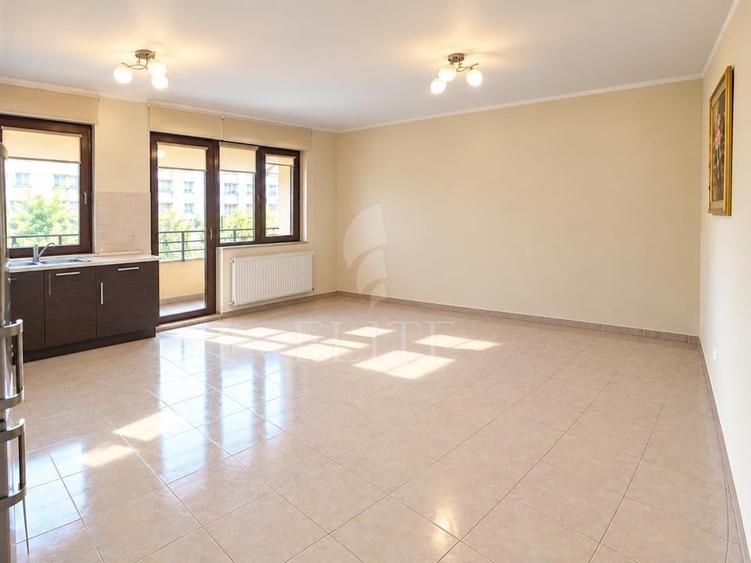 Apartament cu 3 camere semidecomandat în Andrei Mureșanu
