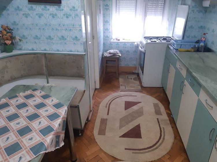 Apartament cu 3 camere decomandat în Cantemir