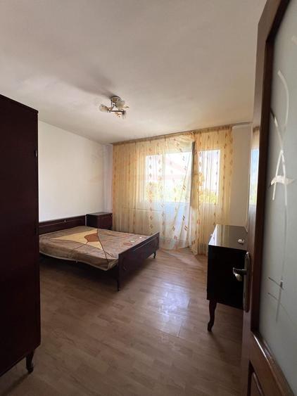 Apartament cu 3 camere decomandat, mobilat în Micro 13